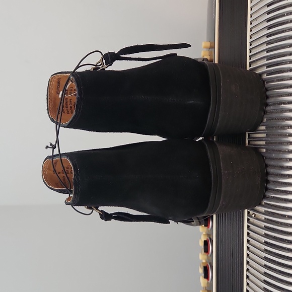 NIB - BEAUTIFUL WHITE MOUNTAIN BLACK SUEDE SIDE ZIP ANKLE BOOTS SZ 6.5 - Picture 4 of 9